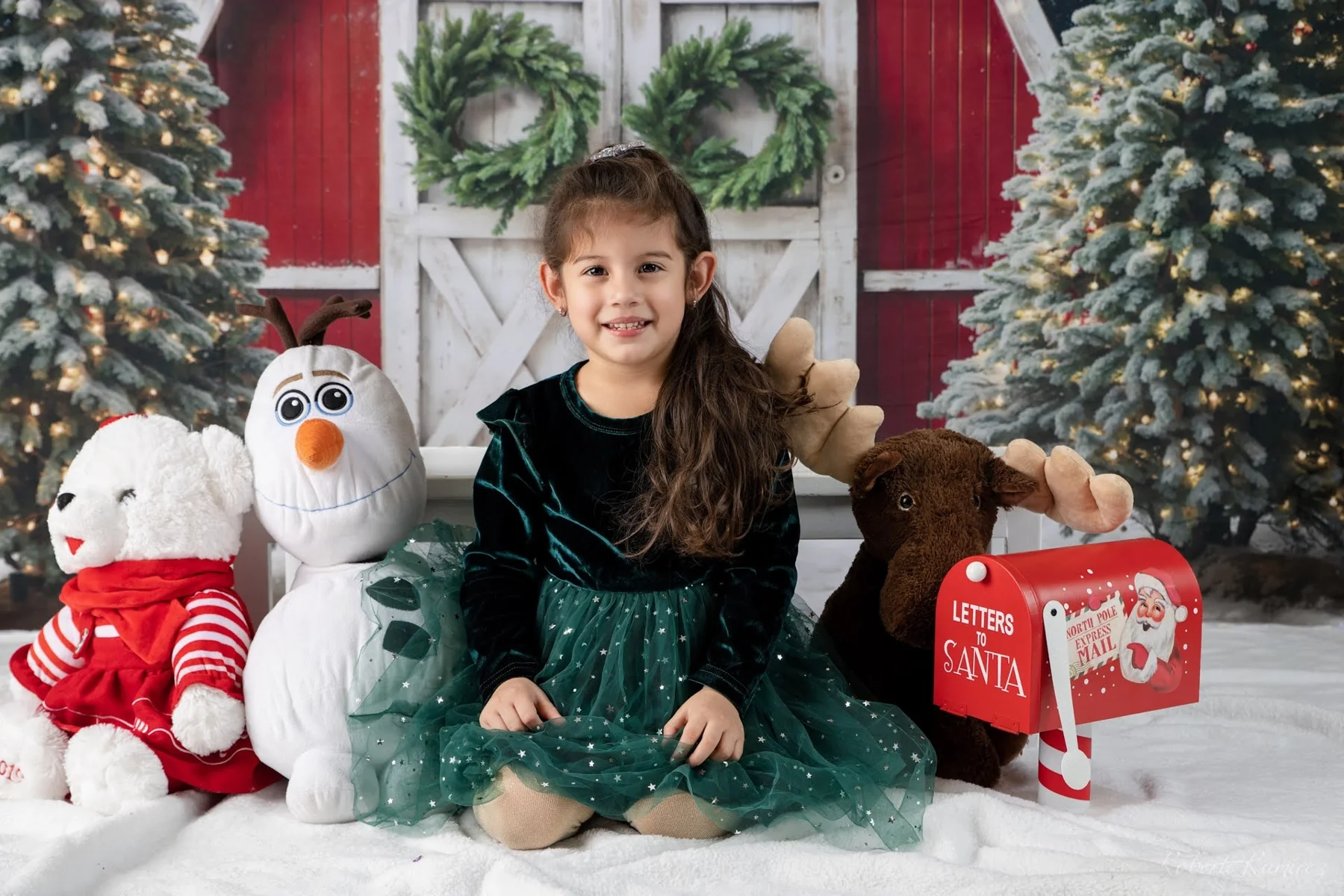 Una sonrisa entre regalos · Fotografía de Roberto Ramírez
